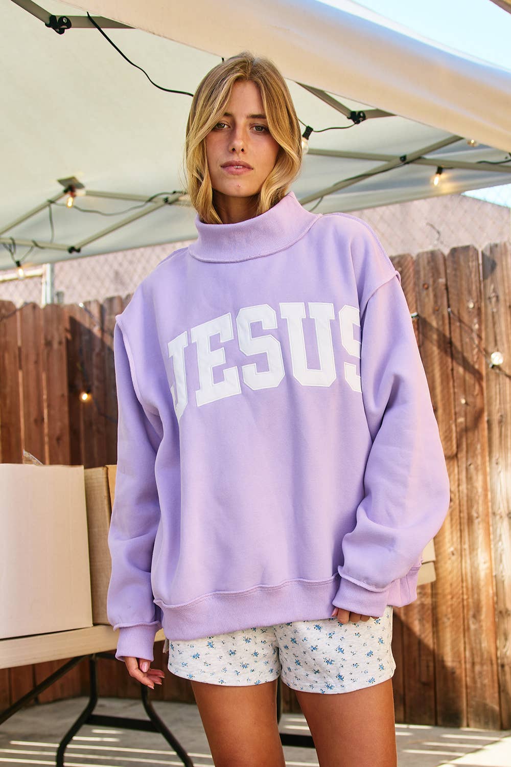 'JESUS' Embroidered Mock Neck Sweatshirt : LAVENDER