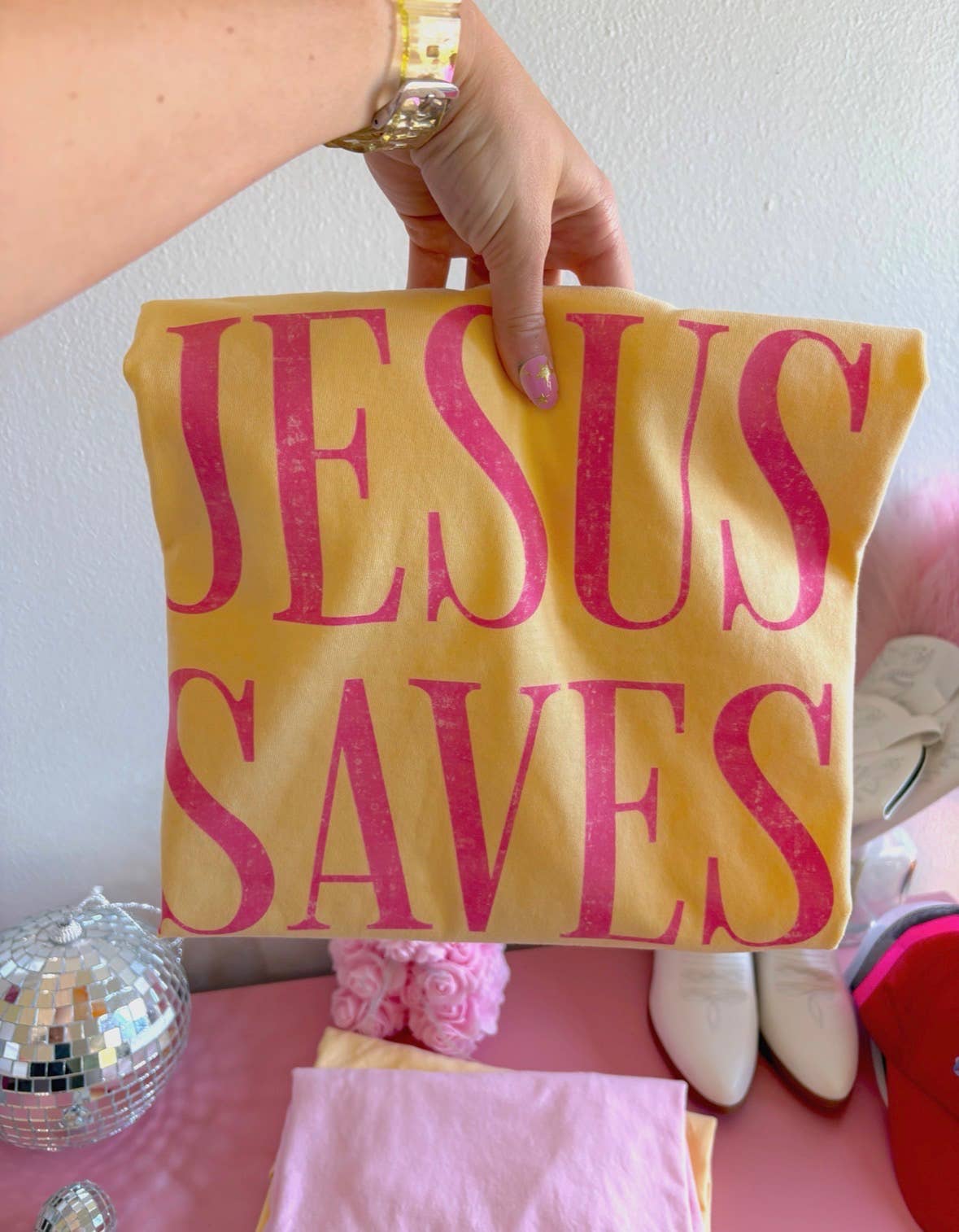 Jesus Saves Tee: L