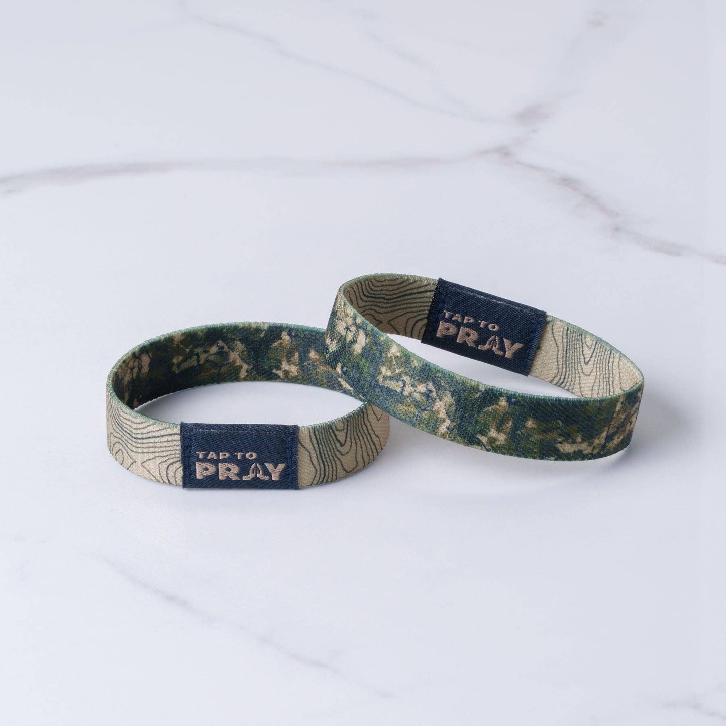 Tap To Pray® Wristband – Valor Camo: Medium